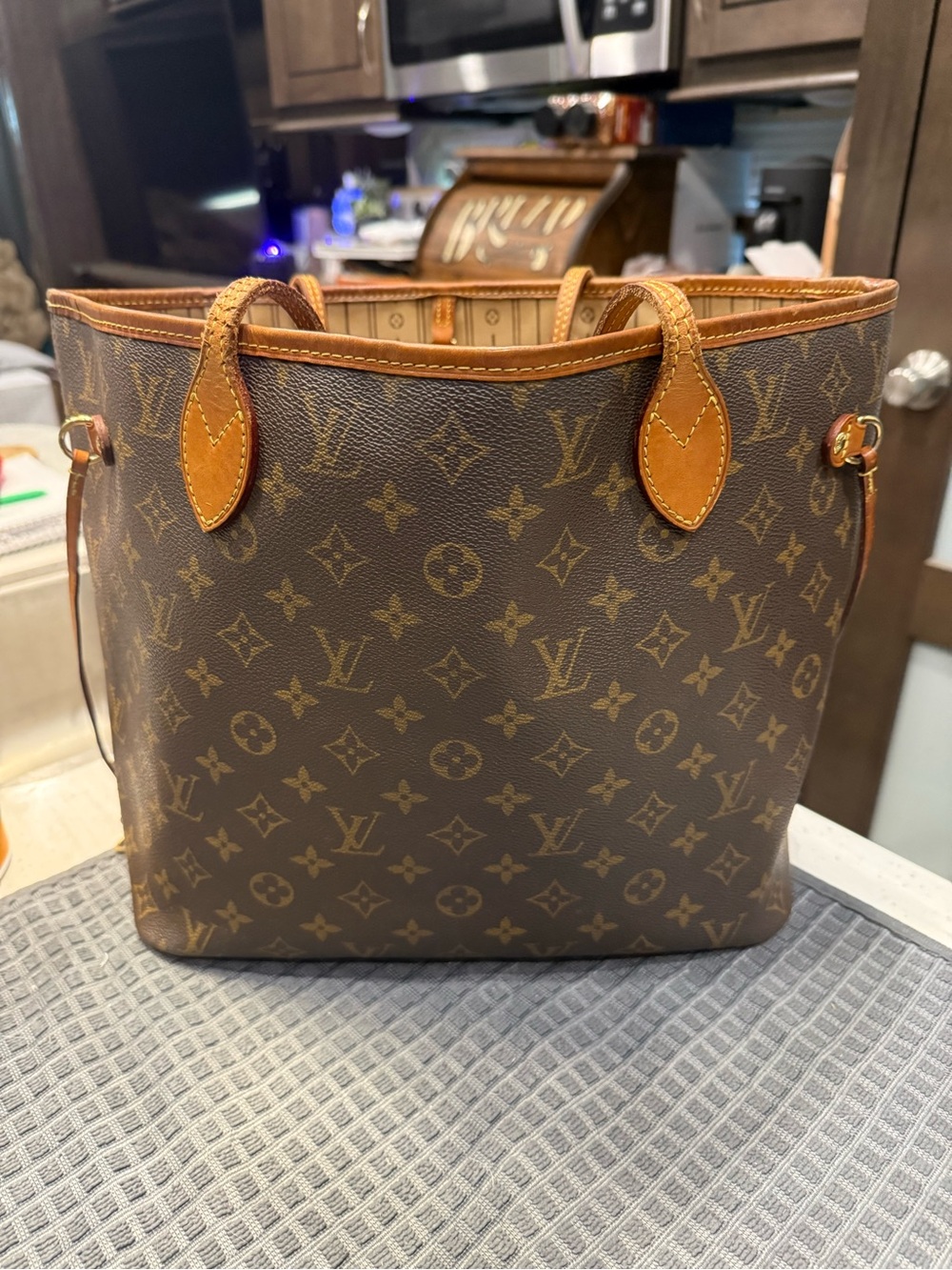Louis Vuitton Monogram Neverfull size MM